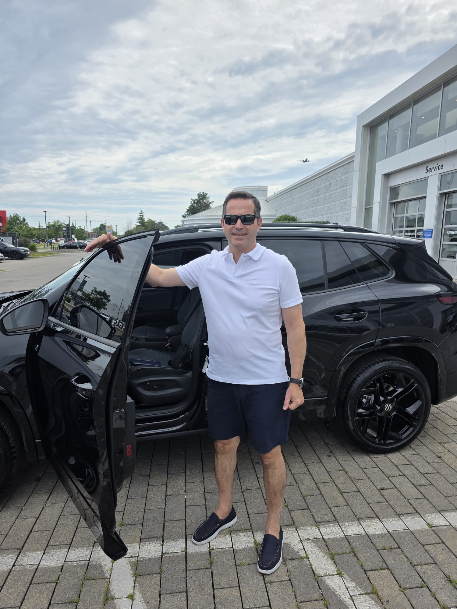 Happy Car Help Canada client with their new car